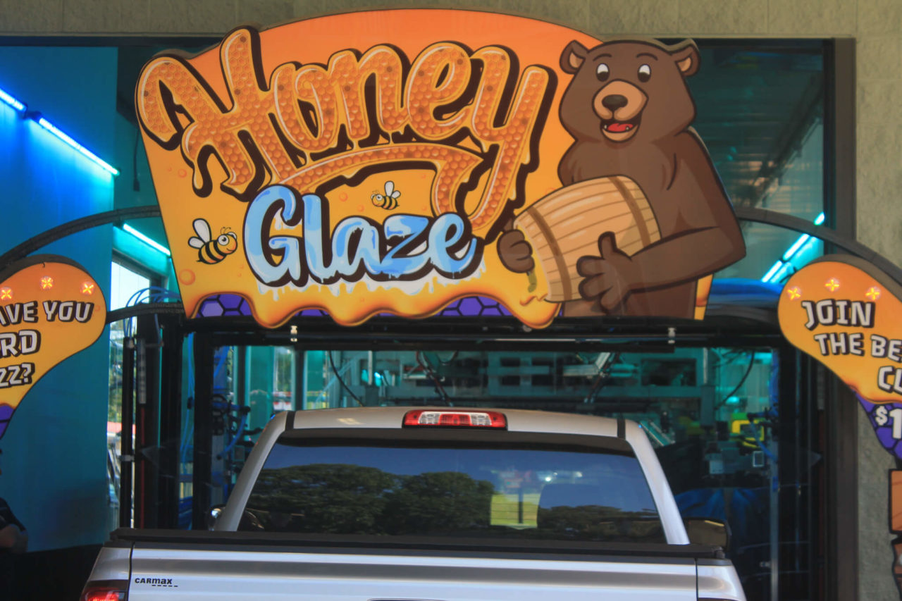 Amazing Papa Bear Car Wash Moment Concept Amazing Papa Bear Car Wash Moment Concept